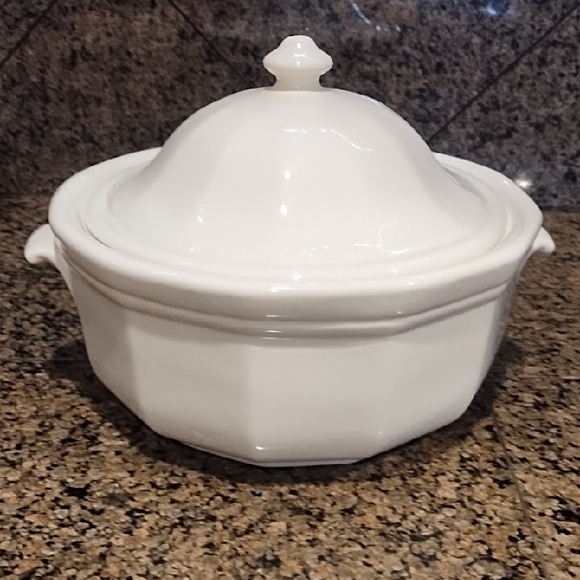 Pfaltzgraff Heritage White 2-quart covered casserole dish White Ceramic Lidded - Picture 10 of 10